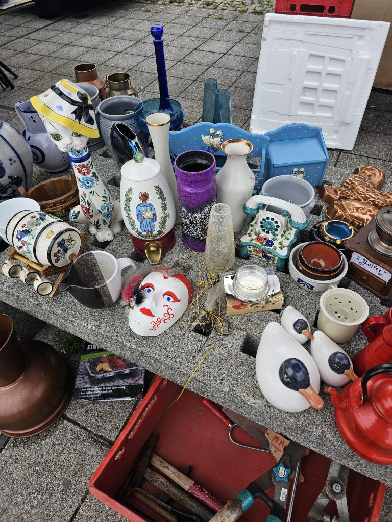 flohmarkt vintage vasen flohmarktstand