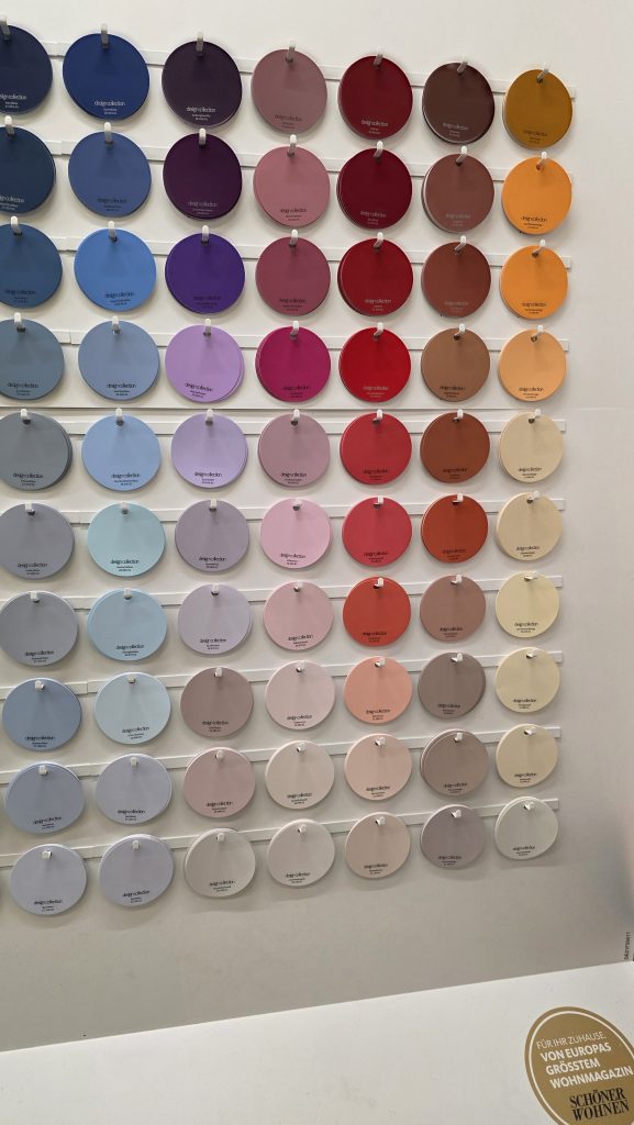 Farbkarten im Baumarkt Obi Schoener Wohnen Farben