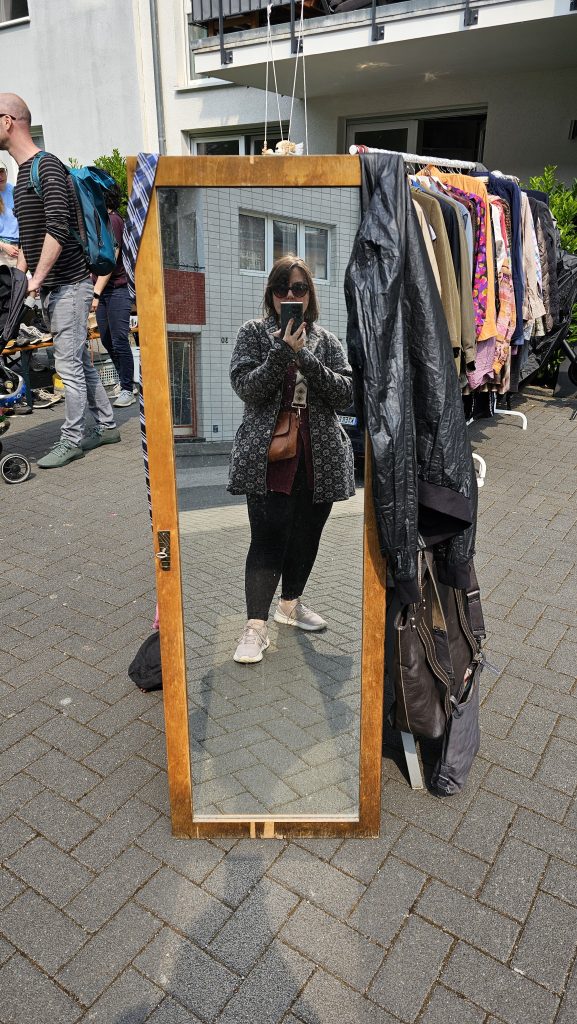 Flohmarkt Vintage Kleidung Thrifting